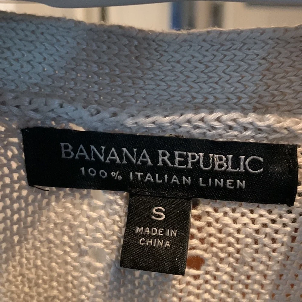 Banana Republic Italian linen open cardigan. Never worn. new condition. 130 r/t
